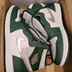 NIKE AIR JORDAN 1 RETRO HIGH TOP  SNEAKERS SIZE 8