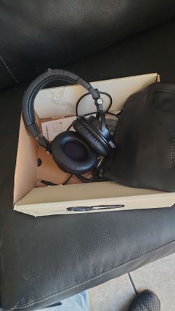 AUDIO-TECHNICA.  Ath-m50x. Headphones