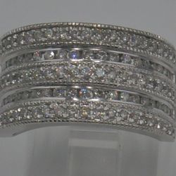 10kt white gold ring size 7 6.4 grams 112 diamonds approximately  1 carat mint. 872841-1.