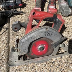Milwaukee Circular Saw 