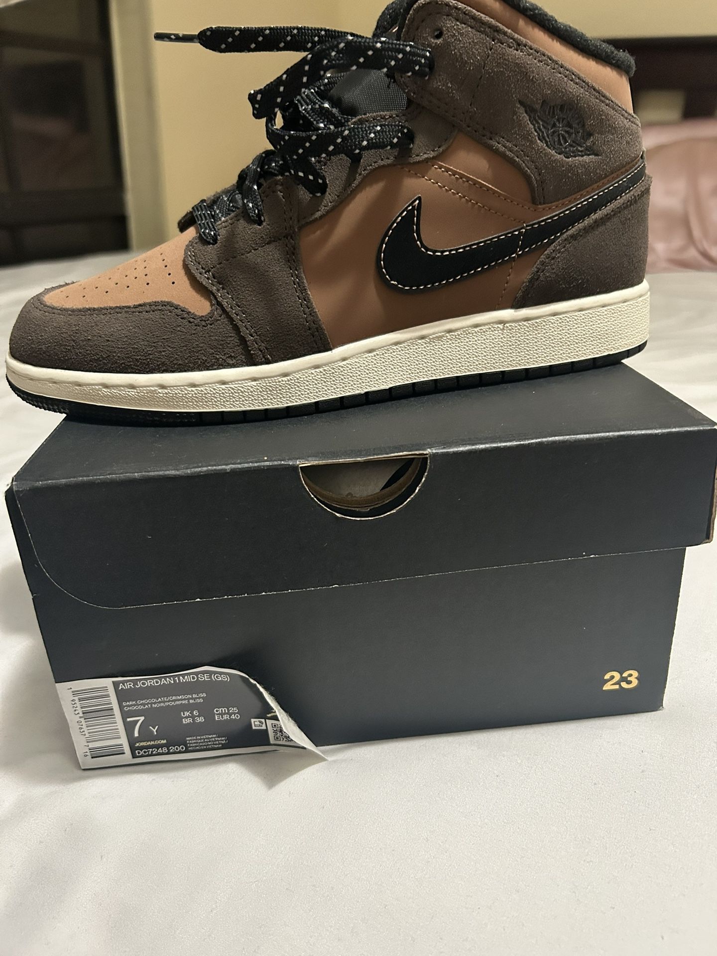 Jordan 1 Mid SE Dark Chocolate Shoes