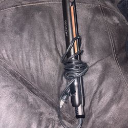 revlon flat iron / straightener 