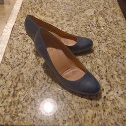 ***Naturalizer navy  pumps***