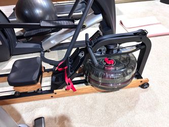 Life Fitness Row HX Trainer