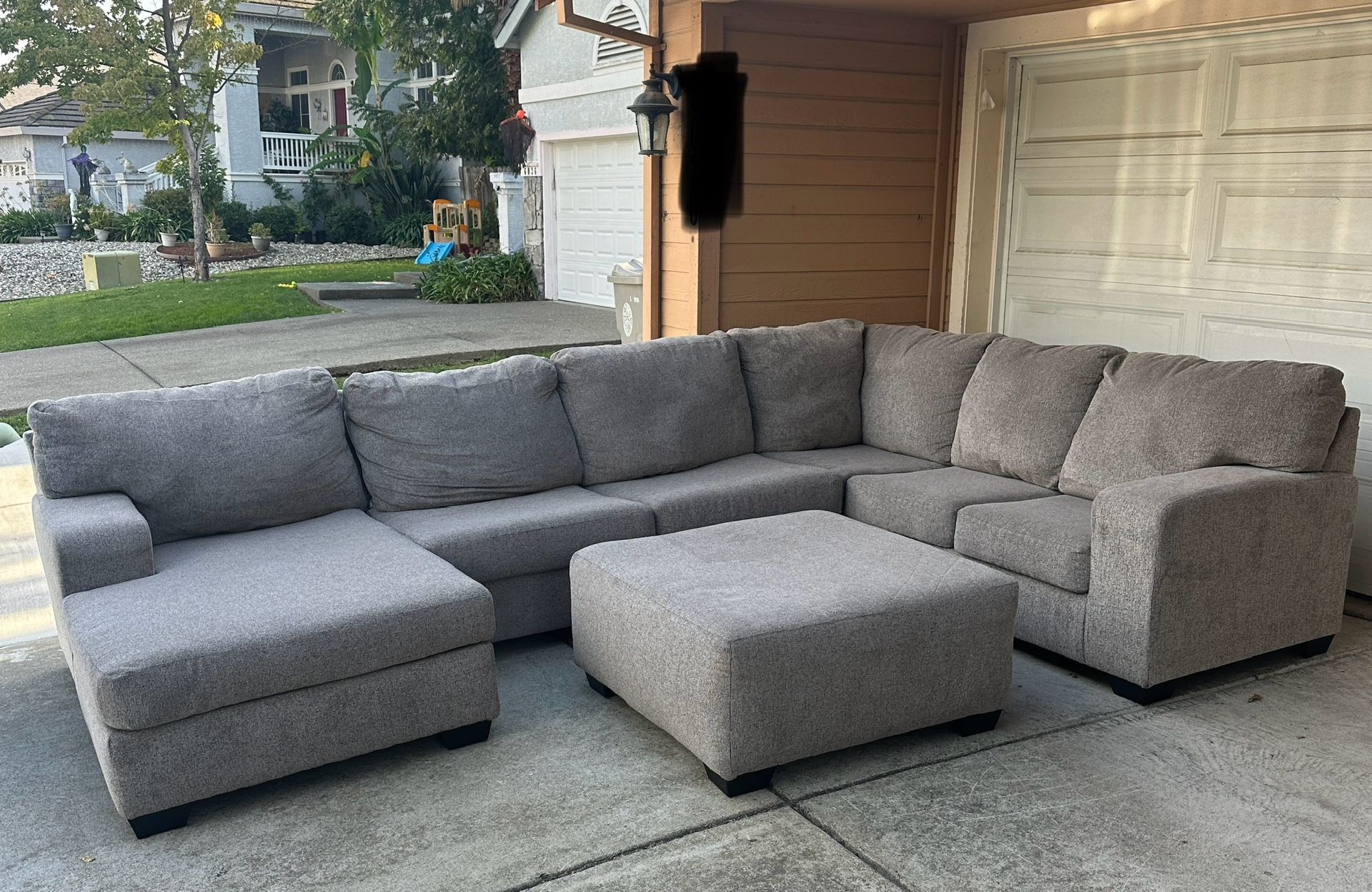 Comfy Ashley Furniture Sectional Couch/Sofa + Ottoman | FREE DELIVERY