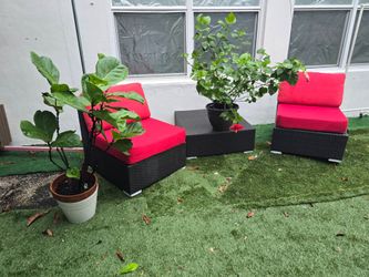 VENDO SET DE PATIO. 2 SILLAS DE 27"×27" Y MESA. INCLUYE COJINES