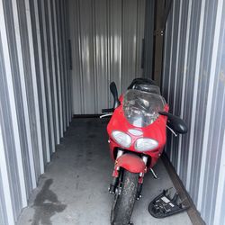 1(contact info removed) Triumph Daytona *NO KEY*