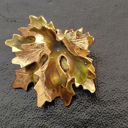 Vintage Weiss maple  leaf clip on earring