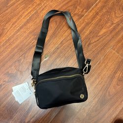 Lululemon crossbody gold an black metal hardware