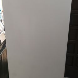 Magic chef fridge freezer 9.8 cubic feet model #MCBR980W

