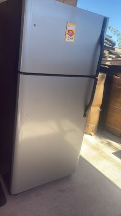 Bonito refrigerador enfría muy vien