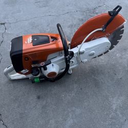 STIHL TS700 Cut Off Saw Concrete Saw It Doesn’t Turn On.. I’ve Kept For A Long Time.. Maybe It Needs Carburetor Cleaning 
