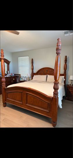 King Solid Wood 4-Poster Bed Frame – Cherry Finish