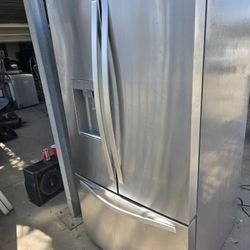 Whirlpool  Fridge Working 30 Day Warranty Will Deliver In Bakersfield  For Full Prise