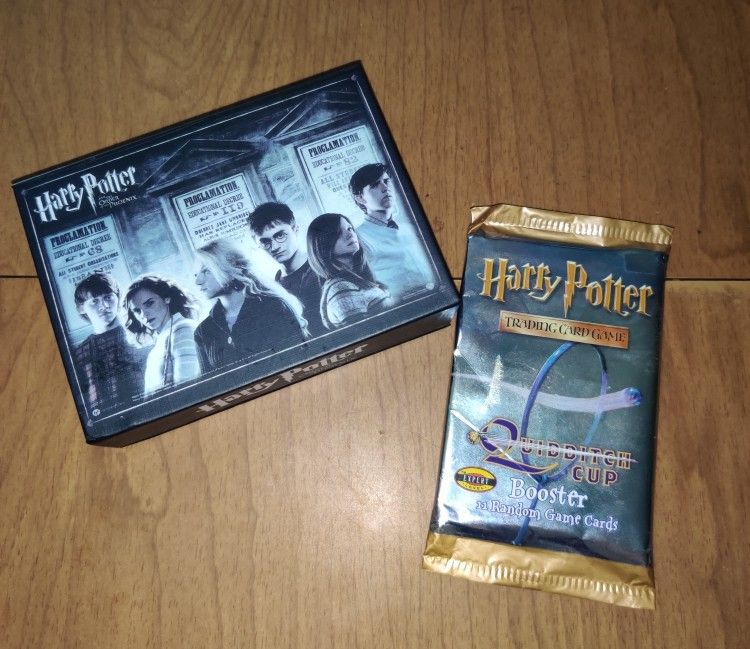 Harry Potter 5 Crest Pins w/Box & 1 Booster Trading Cards UnOpened '90s