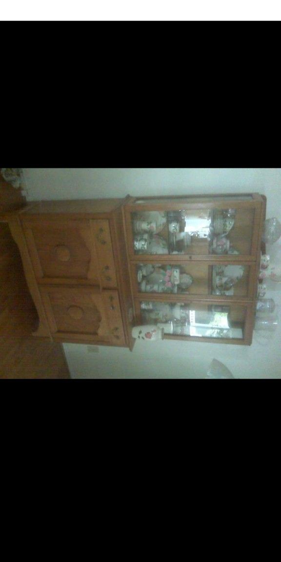 Beautiful Vintage Oak Antique China Cabinet. ***Paid $850 at Antique Shop