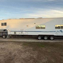 2003 40 foot 5th wheelweekend warrior