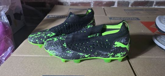 Shoes/ futboll size 6.5