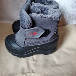 The North Face Kids Snow Boots , Waterproof.  Size 8. New.