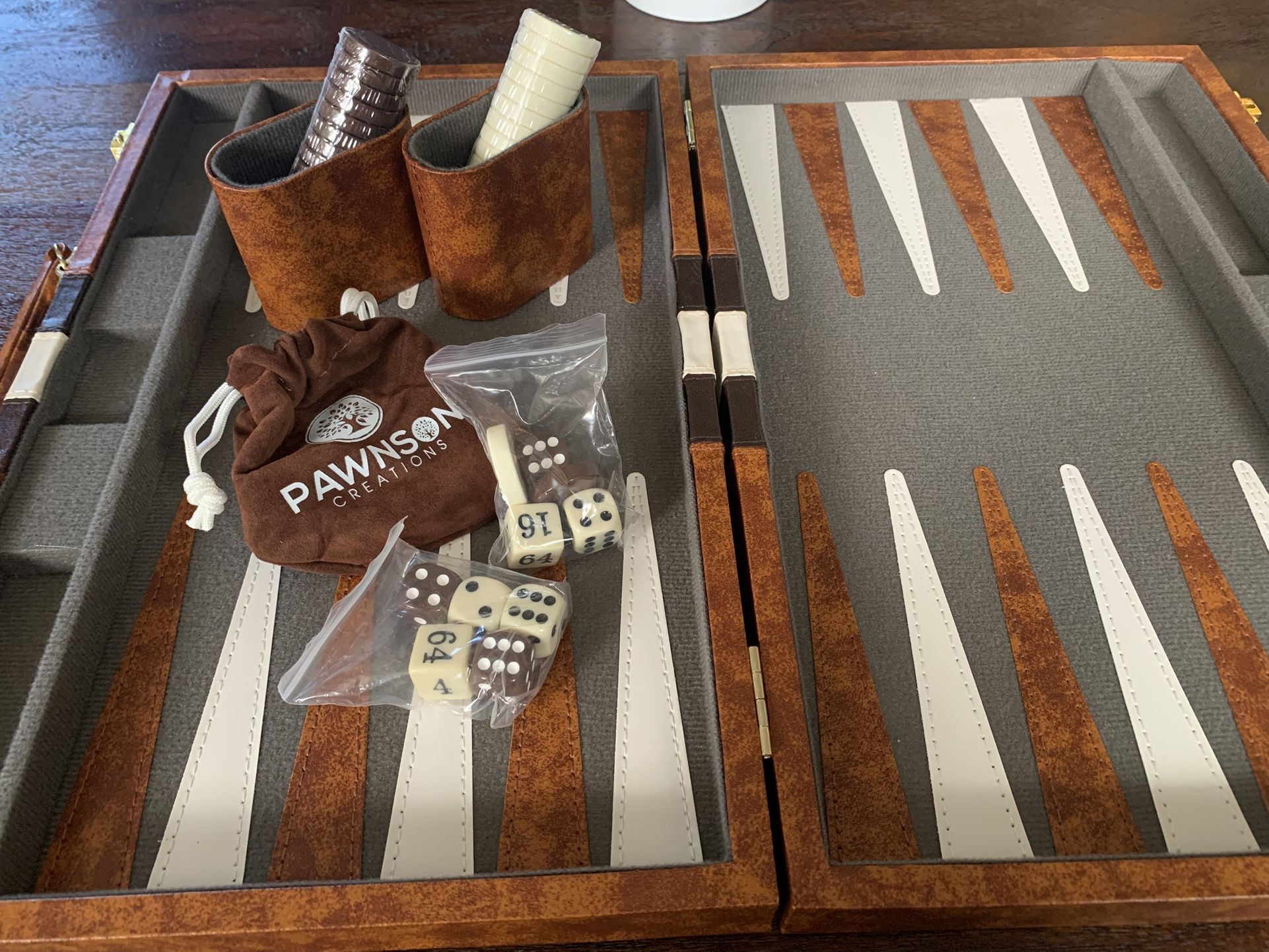 New Pawnson Backgammon Set