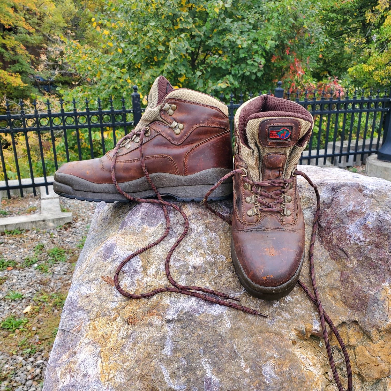 Lake of the Woods steel-toe leather work boots. Size 9