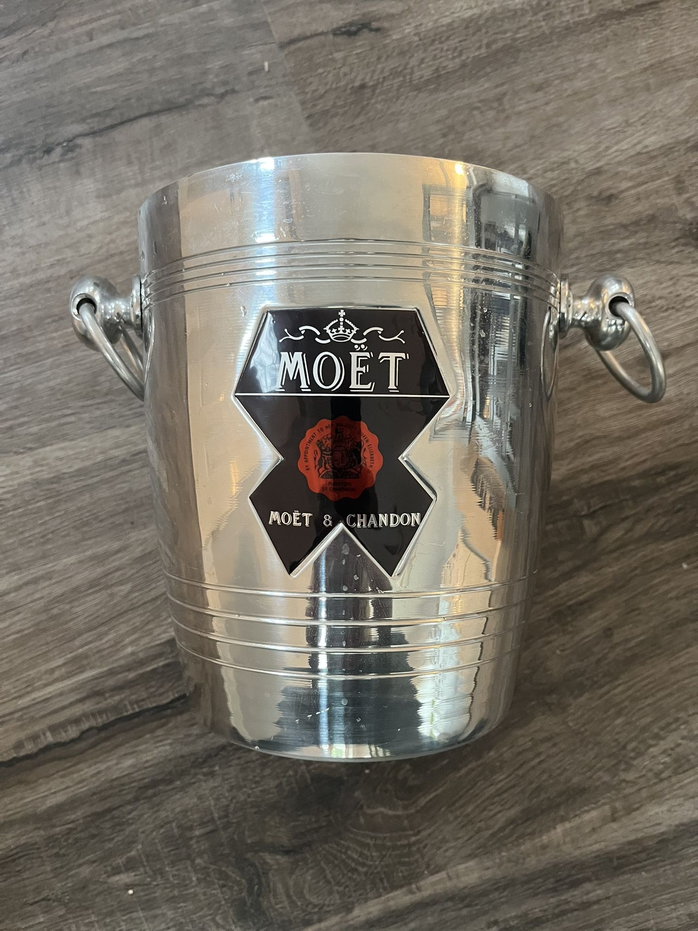 Champagne Moet & Chandon Ice Bucket