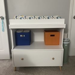 White Dresser With Changing Table (Detachable)