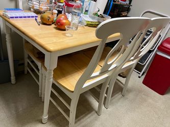 Set dining table for 4 people