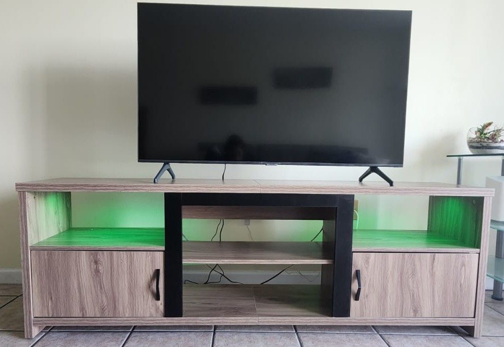 TV Stand + Samsung TV + Desk with Chair / Mueble Para TV + TV + Escritorio Con Silla