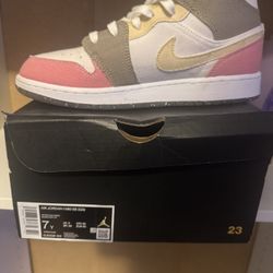 AIR JORDAN 1 MID 