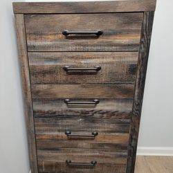 Drystan By Ashley Chest Of Drawers