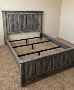 Queen sized bedframe