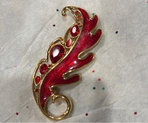 Vintage trifari brooch