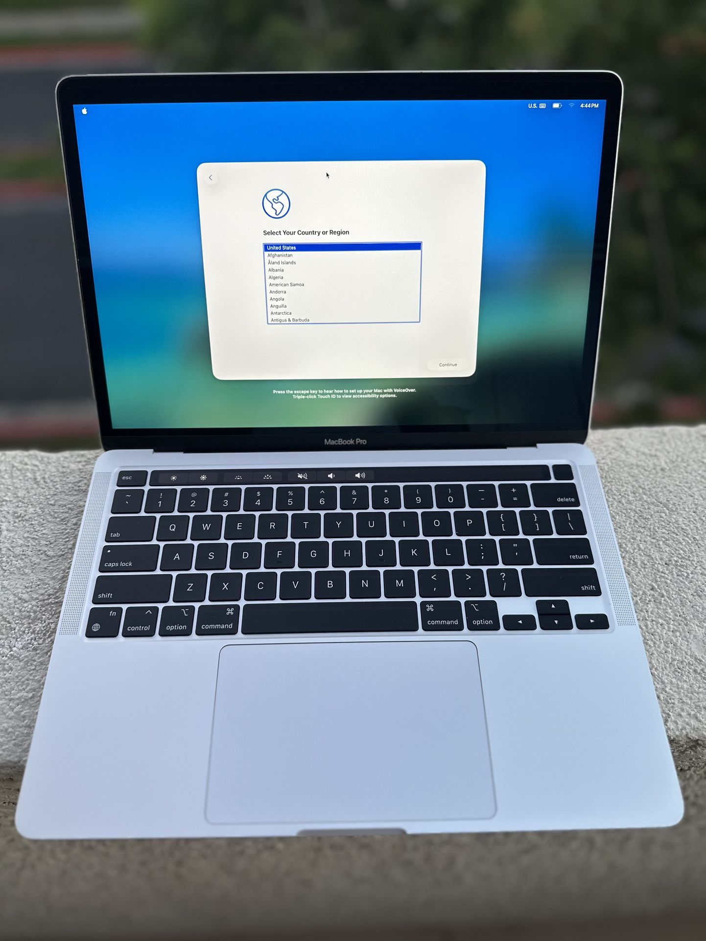 Apple MacBook Pro M2 2022 13 Silver 16GB RAM 512GB SSD Free Magic Mouse