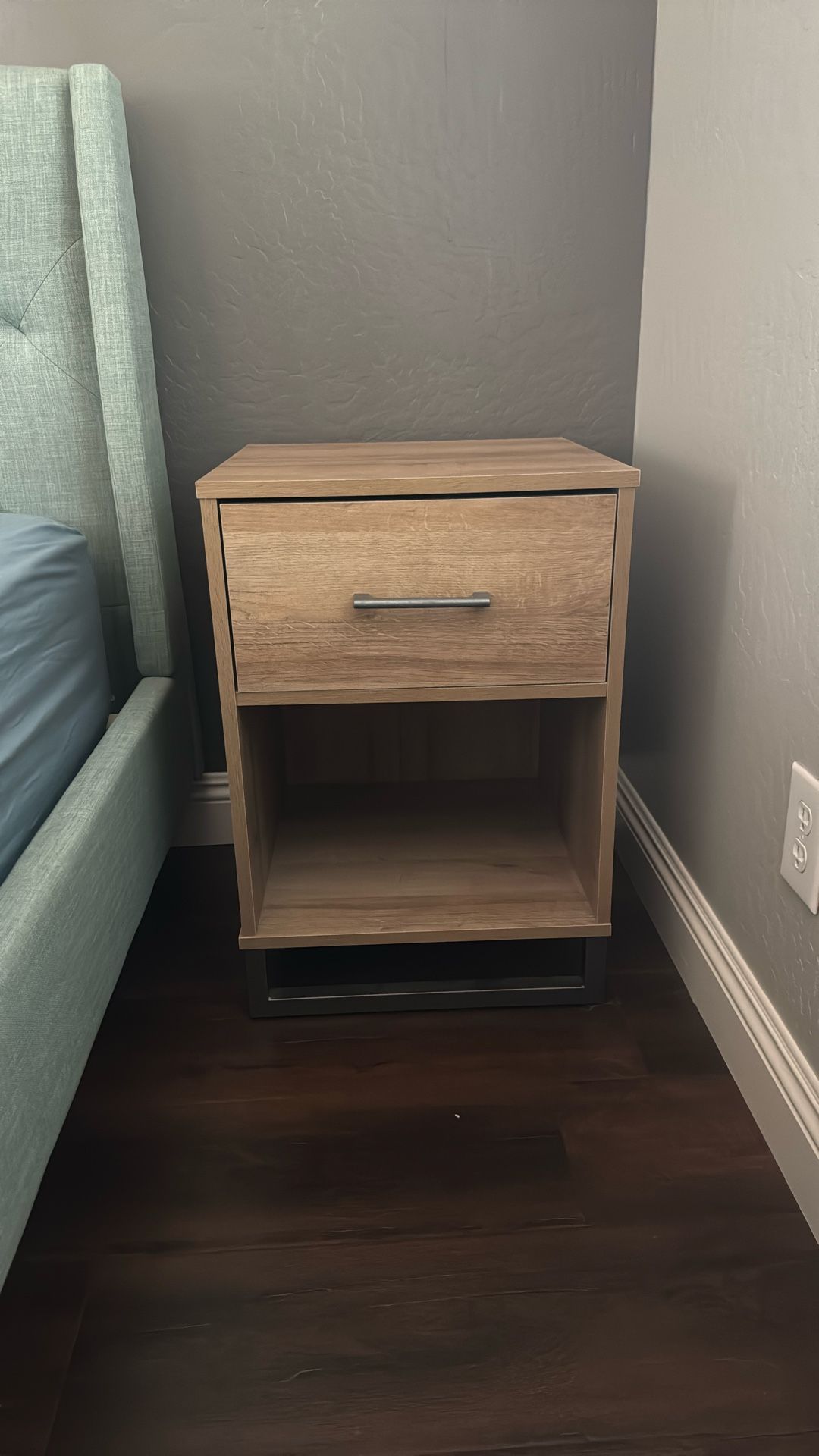 Set Of 2 Nightstands