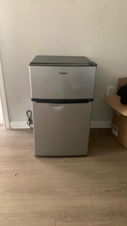 Mini fridge
