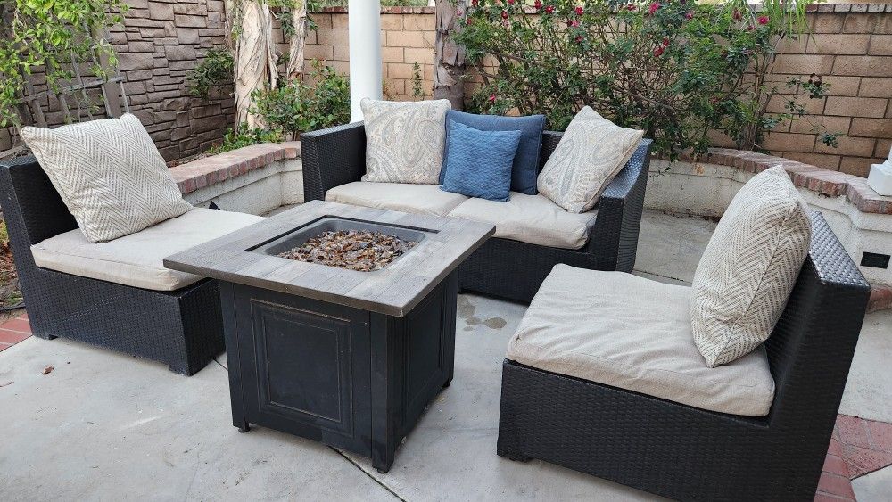 Outdoor Patio Lounge Set With Fire Pit