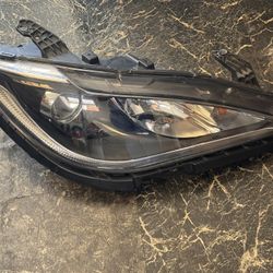 2017-2020 Chrysler Pacifica Right Headlight