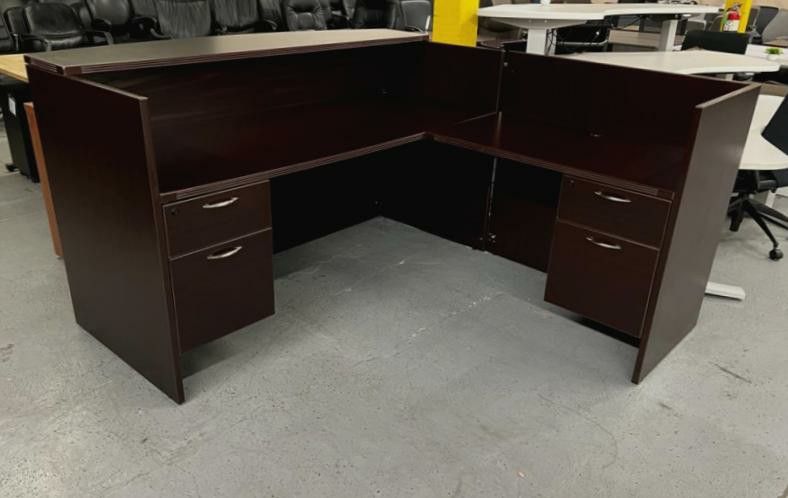 BEAUTIFUL RECEPTION DESK *can deliver*