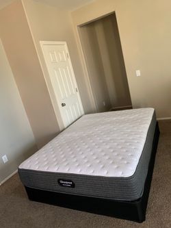 QUEEN BEAUTYREST MATTRESS AND FREE BOX SPRING