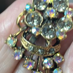 Small Stunning Sparkle And Shimmer 50s Classic Brooch