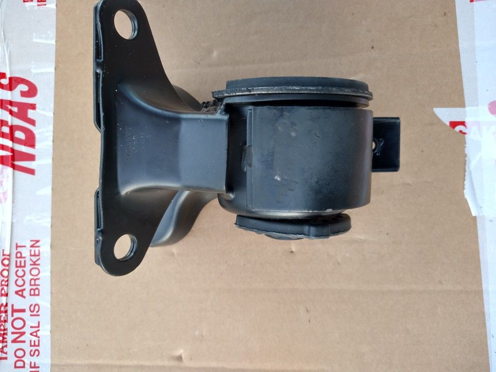 Front Left Engine Mount - 2003-2008 Mazda 6 - Replacement

