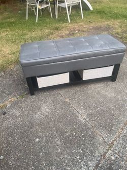 Nice leather bench with storage and 2 baskets