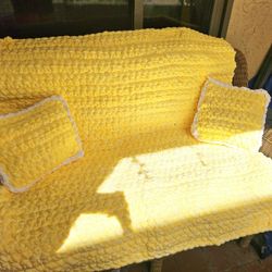 Crochet Yellow Blanket With Pillows