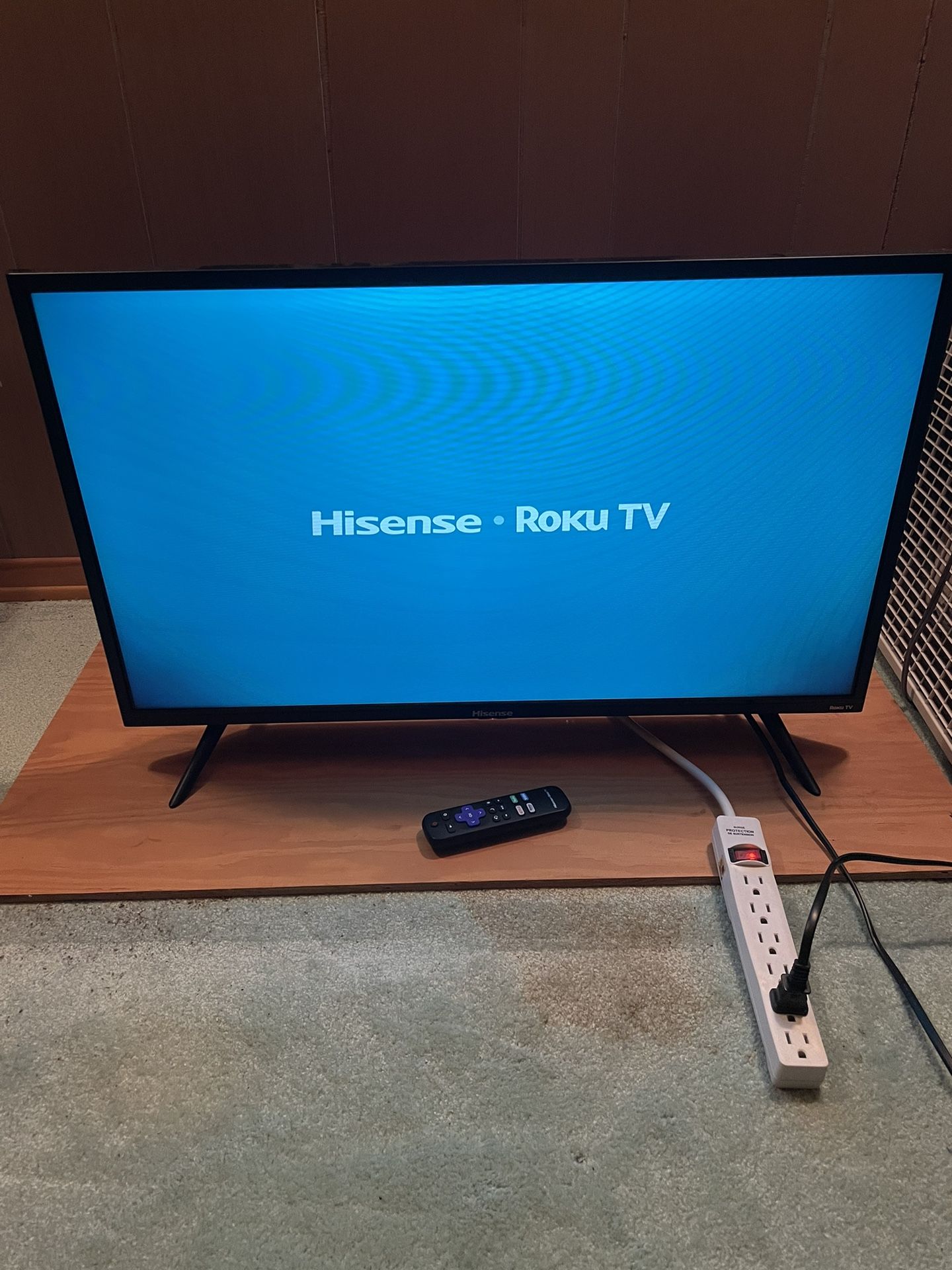 Hisense 32" Class 720P HD LED Roku Smart TV - 32H4030F1