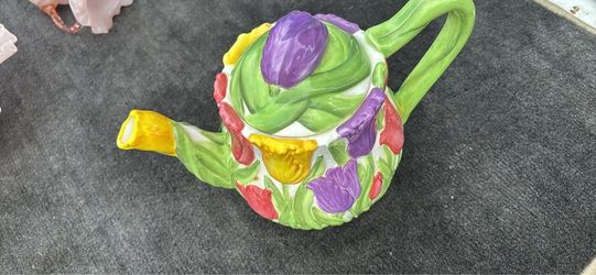 Ceramic Tulip Teapot with Lid