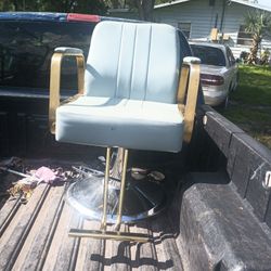 Barber Chair Pumps Up Spin Around