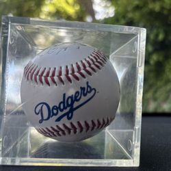 DODGERS replica baseball signed 