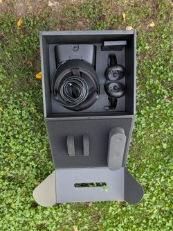 Oculus Rift S VR Headset + Controllers, Cable & Powered USB Hub