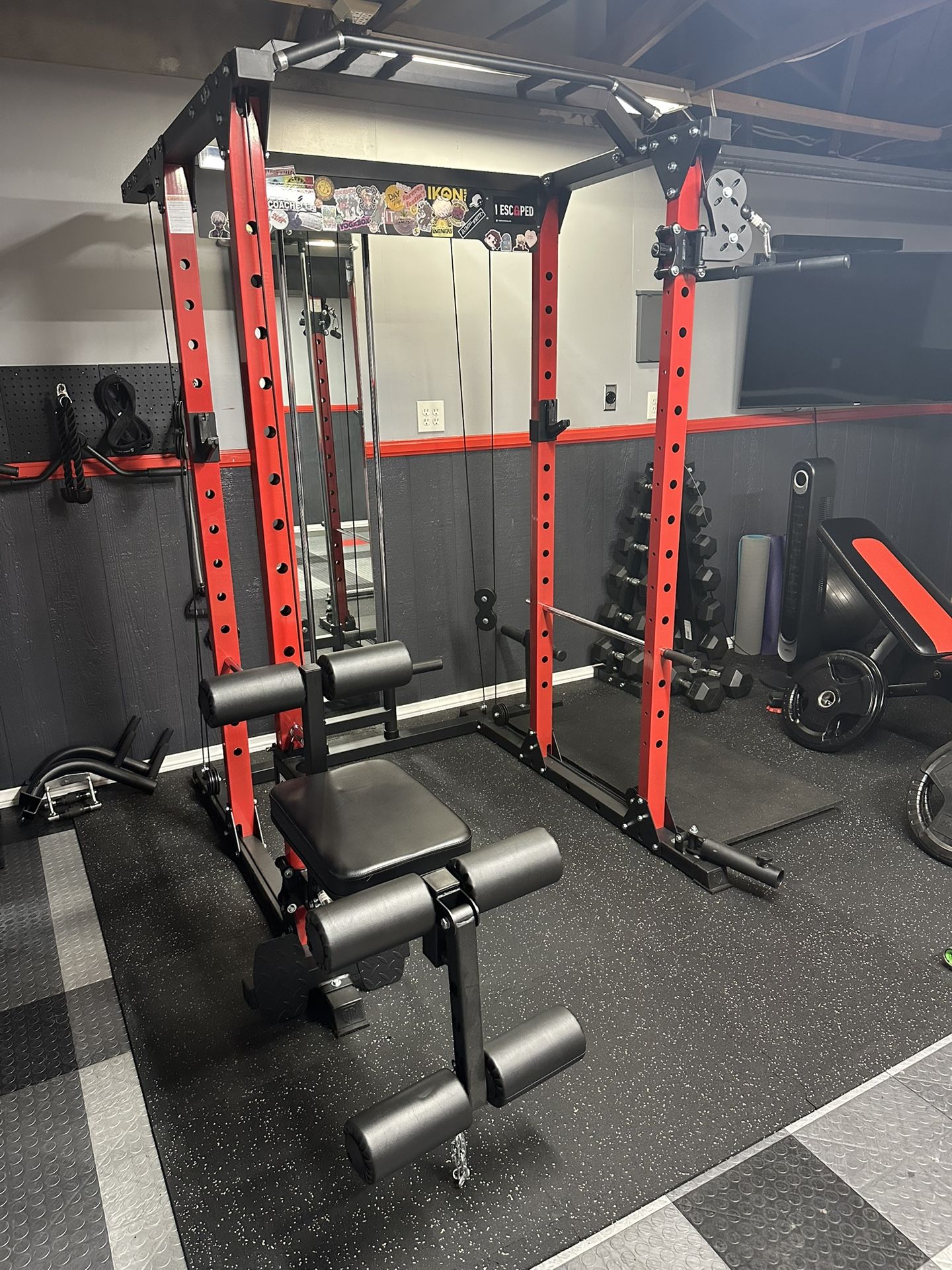Power rack w/ functional trainer + lat Pulldown/leg extension attachment